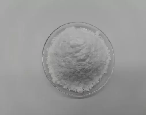 Efeito clareador da arbutina em pó cristalino branco